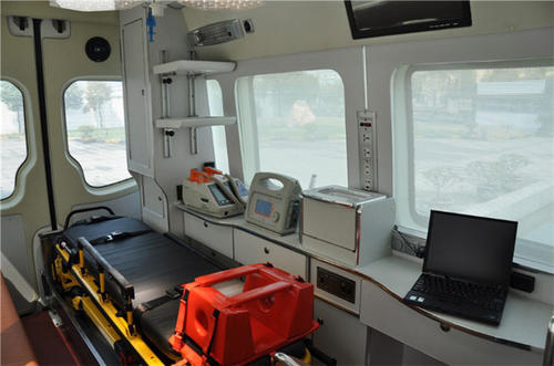 错那县救护车内部